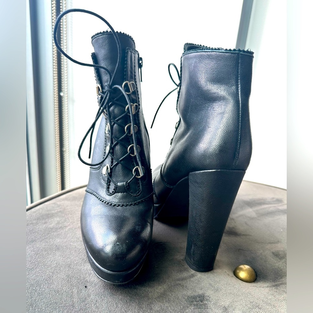 Stuart Weitzman Black Leather Booties Size 7.5